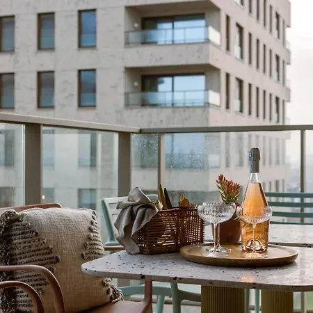 Stunning With Terrace And Parking Daire *
