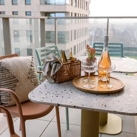Stunning With Terrace And Parking Daire *